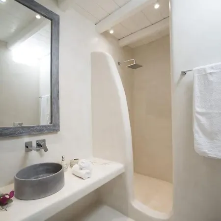 Romantic Mykonian Oasis With Jacuzzi & Sea View Apartment Houlakia (Mykonos)